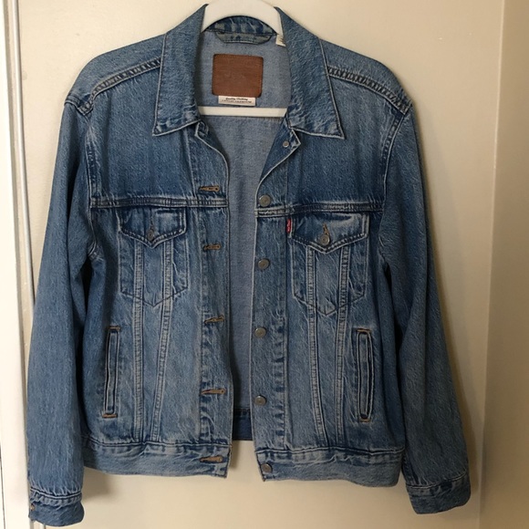 Levi’s Denim Trucker Jacket - Medium Wash - Size Medium - Picture 3 of 4